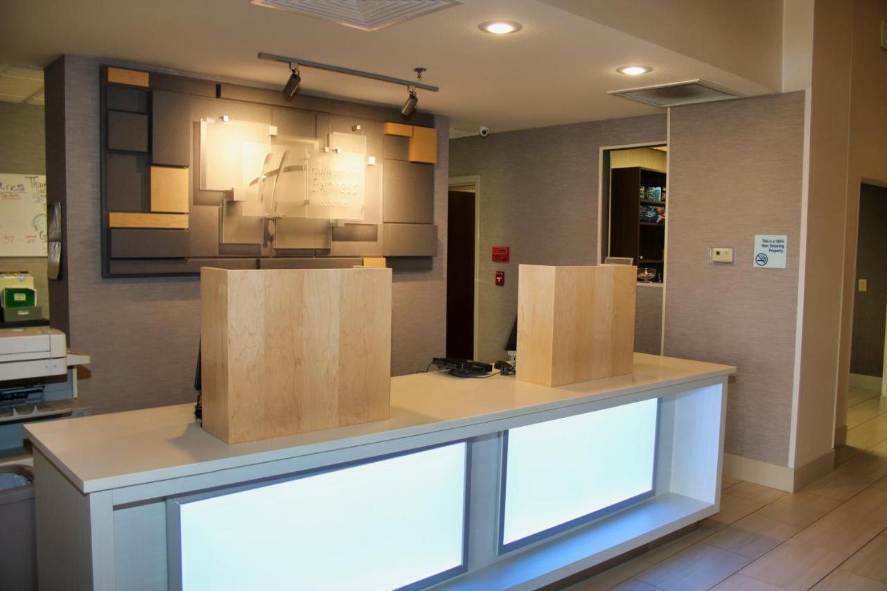 Holiday Inn Express By Ihg Дуглас Экстерьер фото